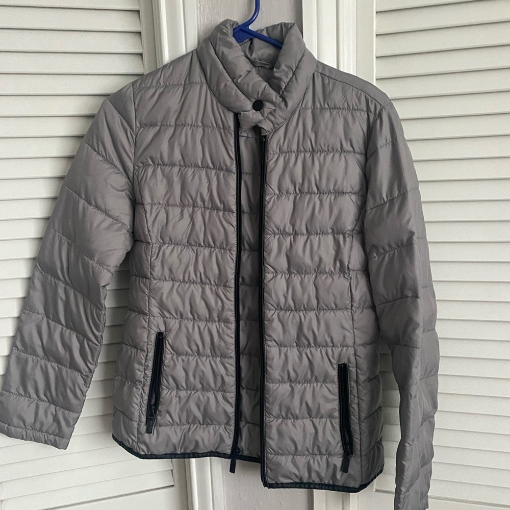 gray puffer jacket